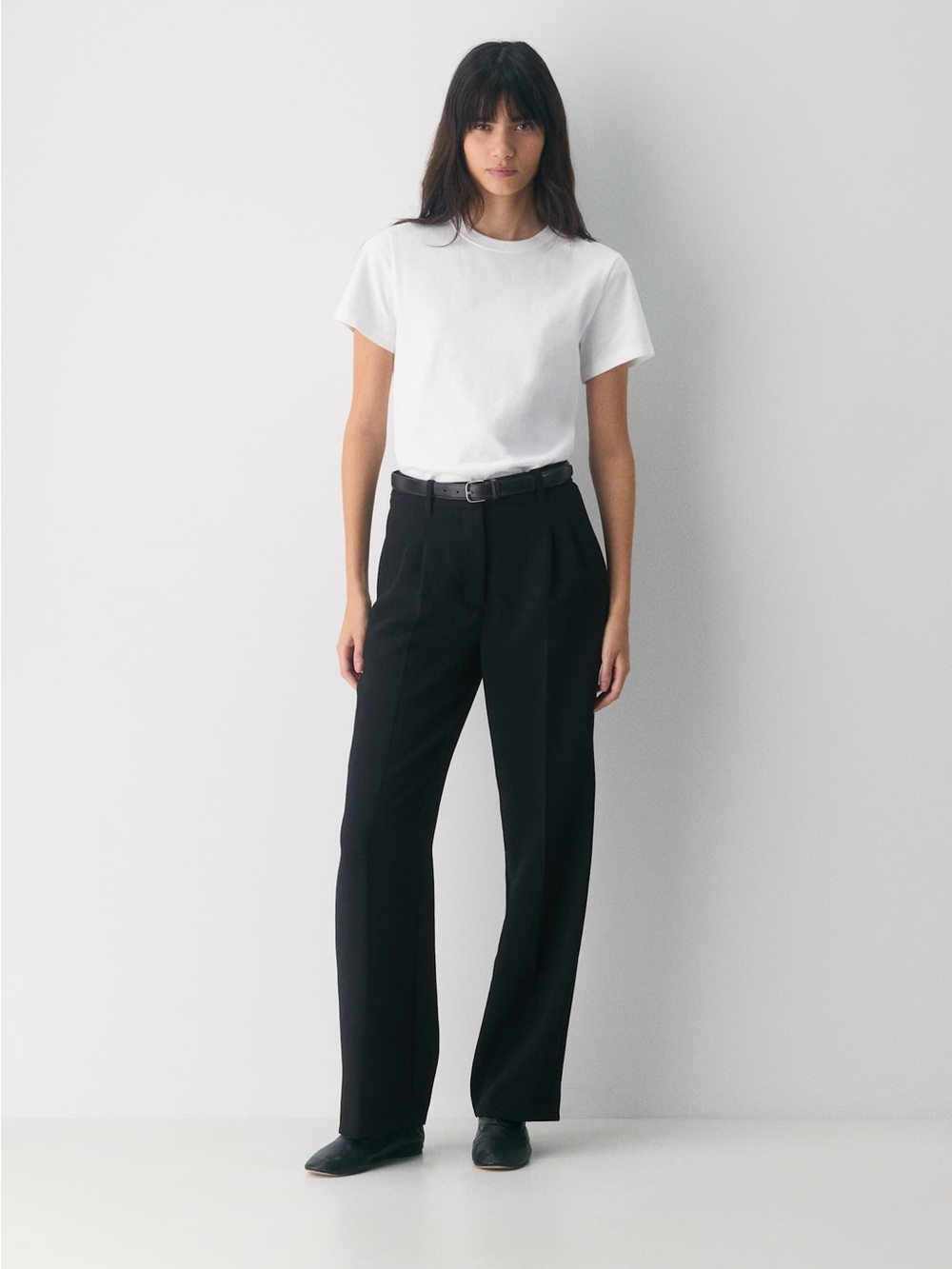 Aritzia The Effortless Pant Flex- Crepette in Black Size 8 Short - Picture 2 of 14